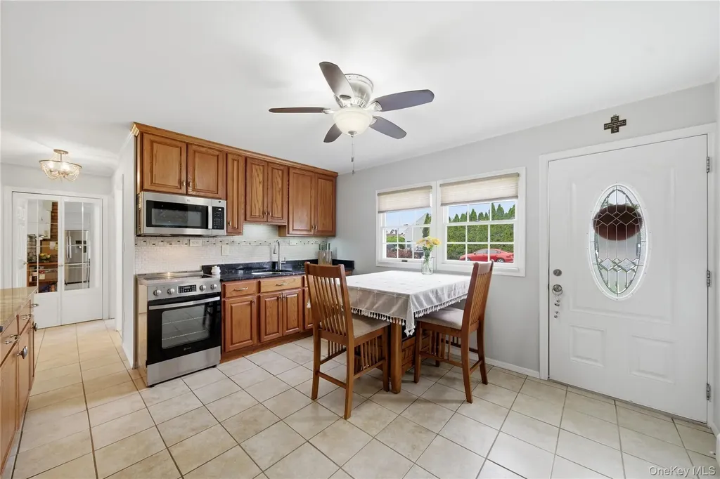 72 Walnut Lane Hicksville NY 11801