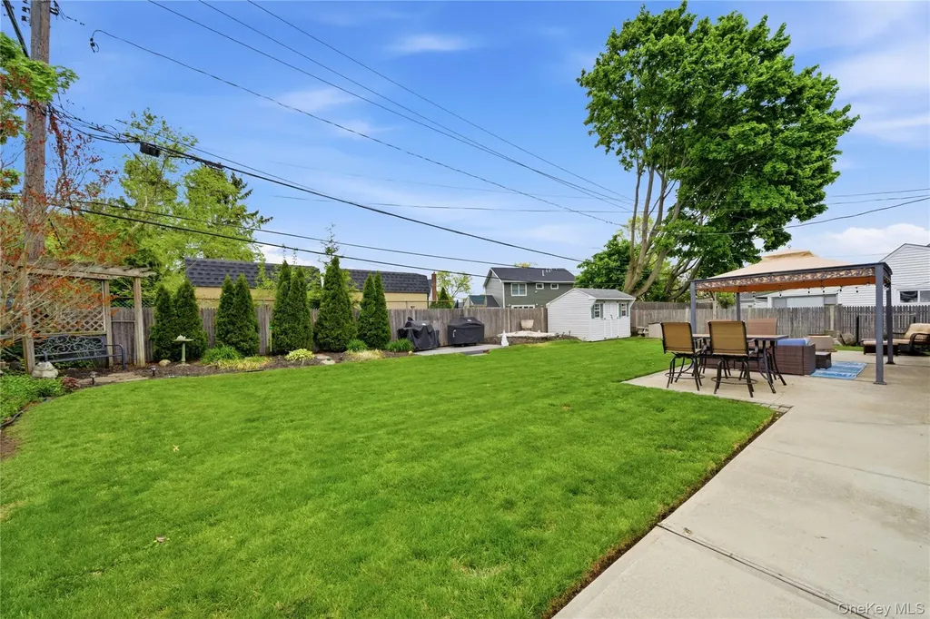 72 Walnut Lane Hicksville NY 11801