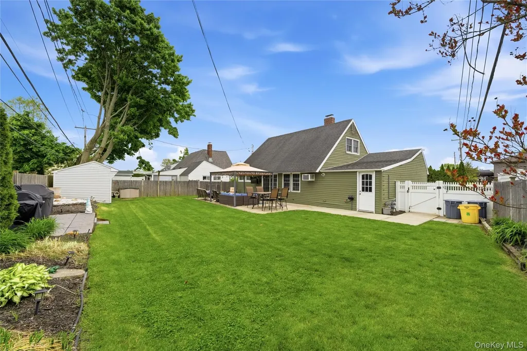 72 Walnut Lane Hicksville NY 11801