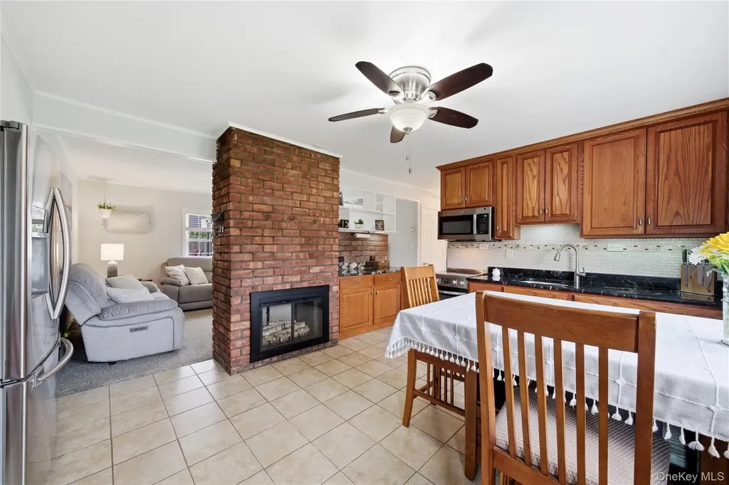 72 Walnut Lane Hicksville NY 11801
