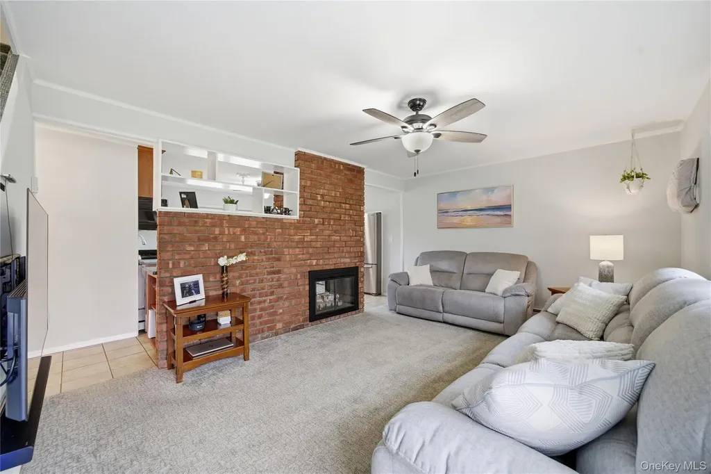 72 Walnut Lane Hicksville NY 11801