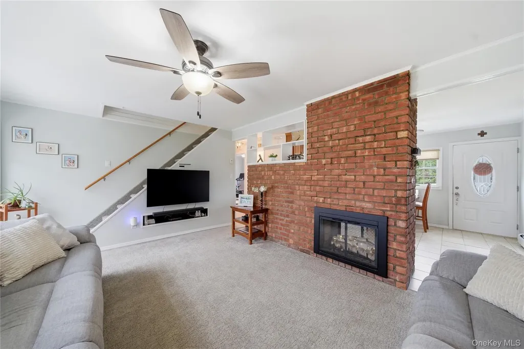 72 Walnut Lane Hicksville NY 11801