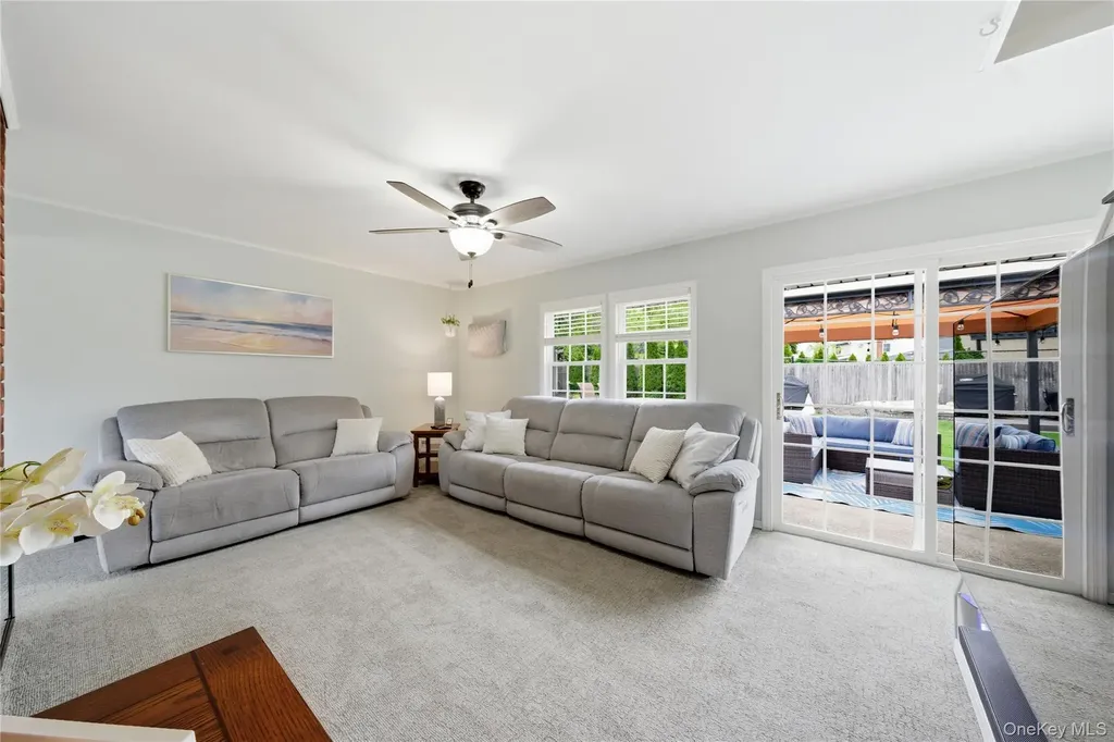 72 Walnut Lane Hicksville NY 11801