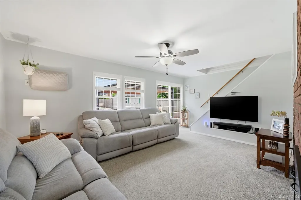 72 Walnut Lane Hicksville NY 11801