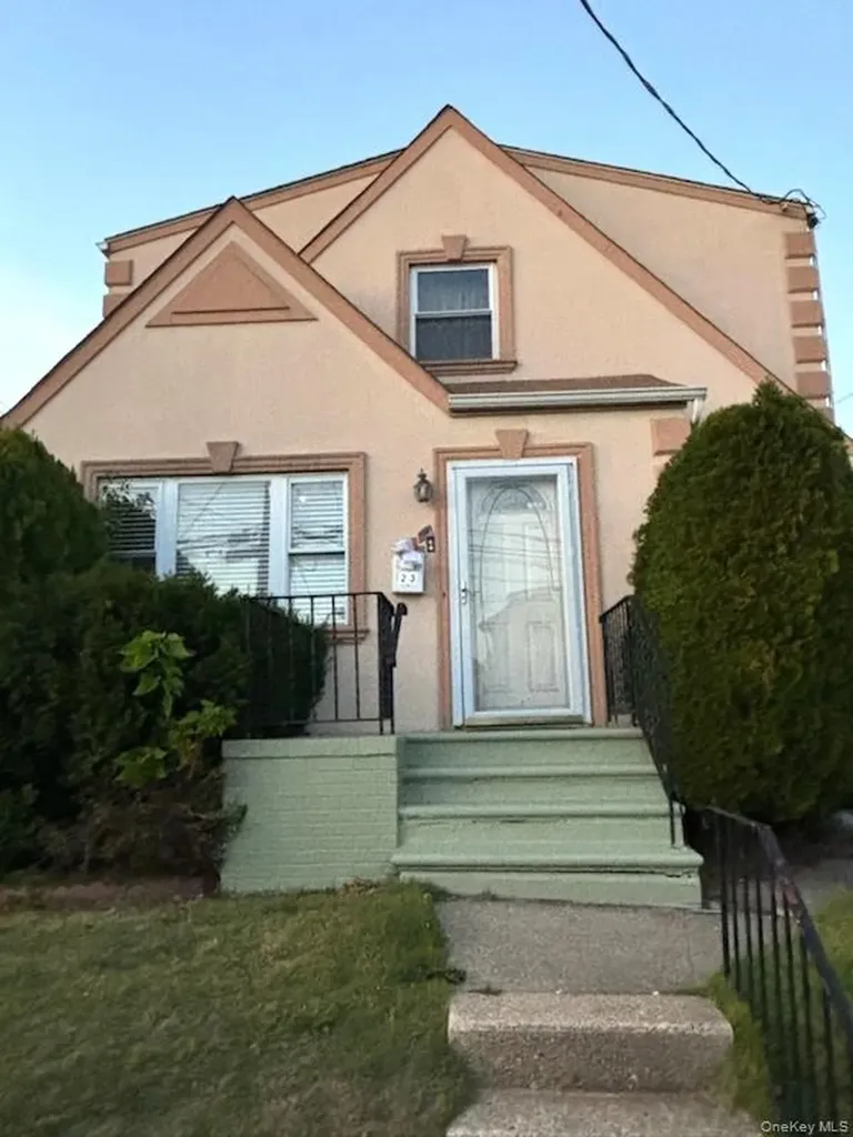 238-23 148th Drive Rosedale NY 11422