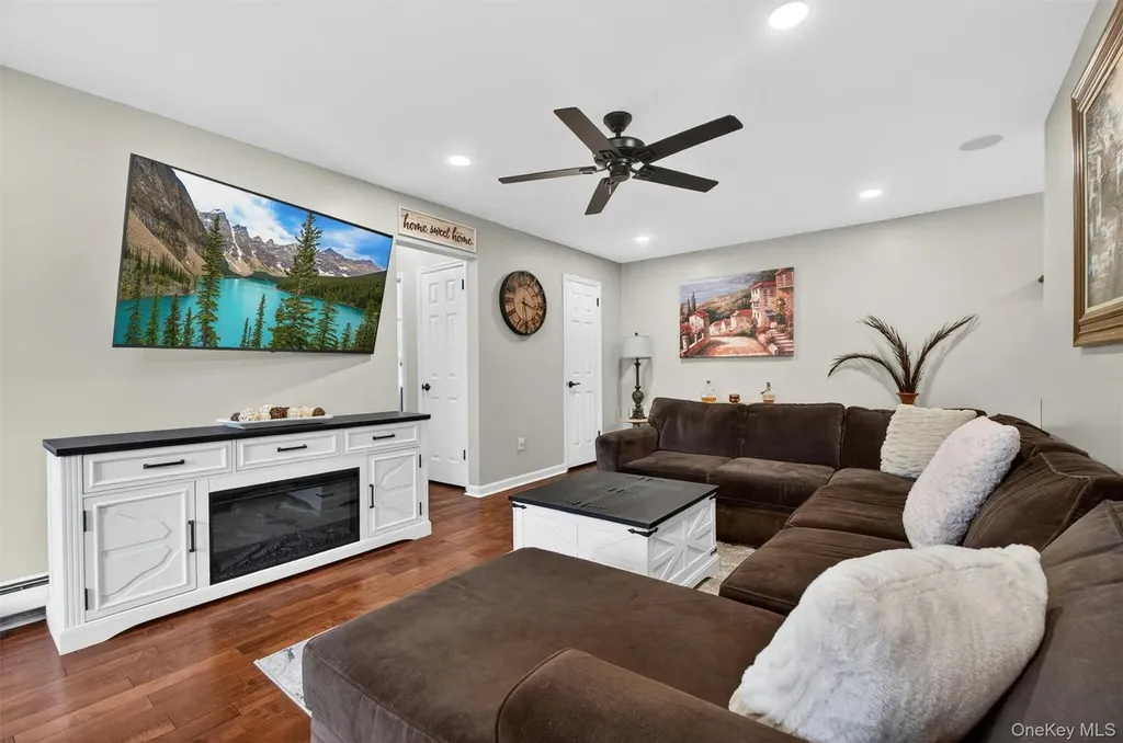 9 Loudon Drive Fishkill NY 12524