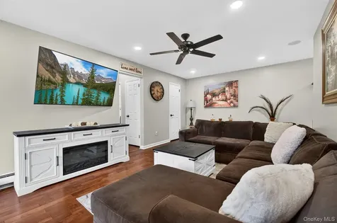 9 Loudon Drive Fishkill NY 12524