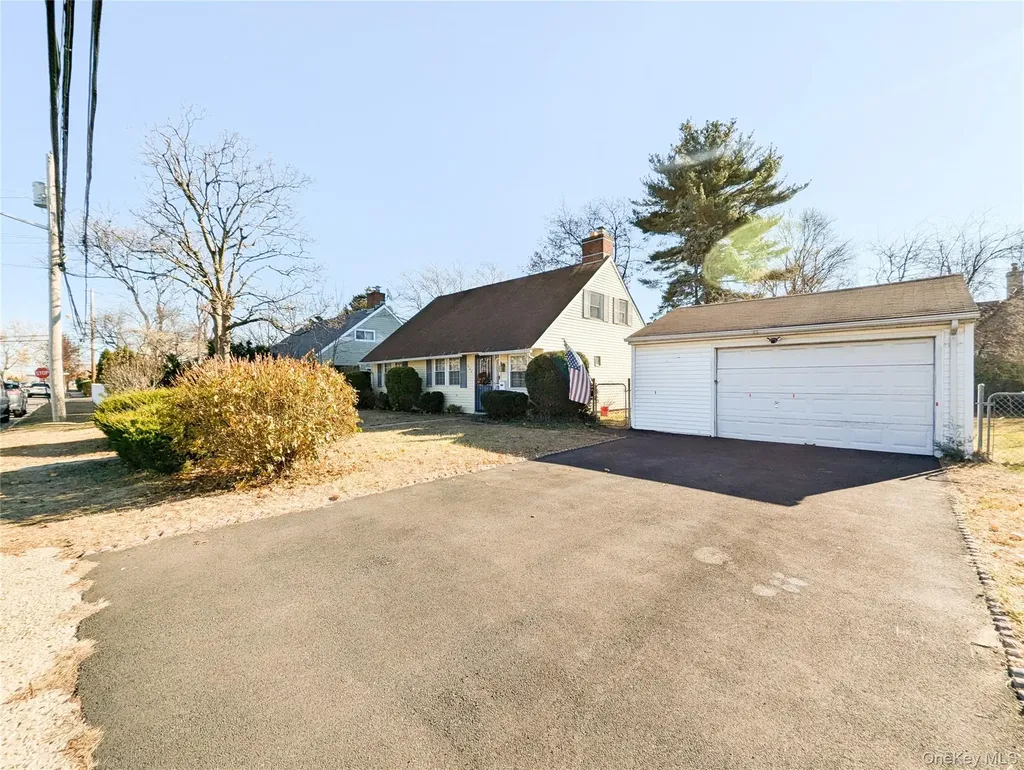 806 Oliver Avenue Westbury NY 11590