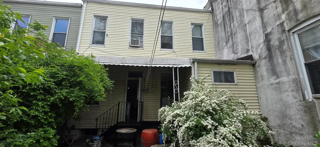 6074 54th Place Maspeth NY 11378