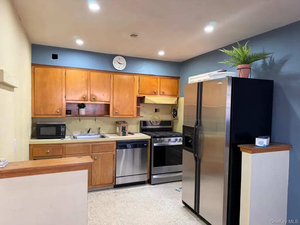 181 Covert Avenue Elmont NY 11003