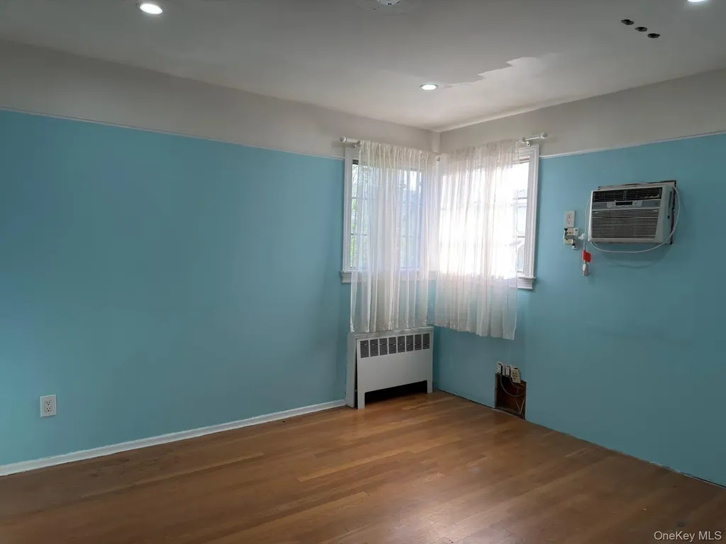 181 Covert Avenue Elmont NY 11003