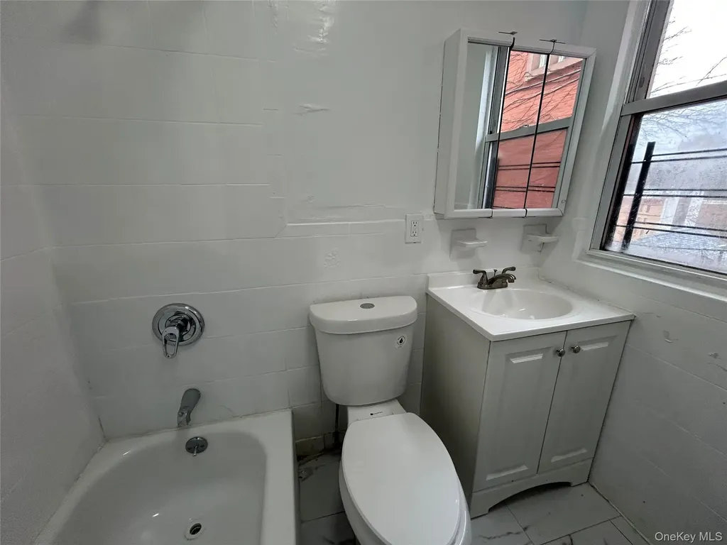 1819 Palisade Place Bronx NY 10453