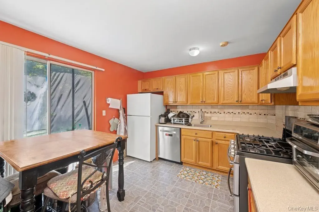 84 Long Pond Lane Staten Island NY 10304
