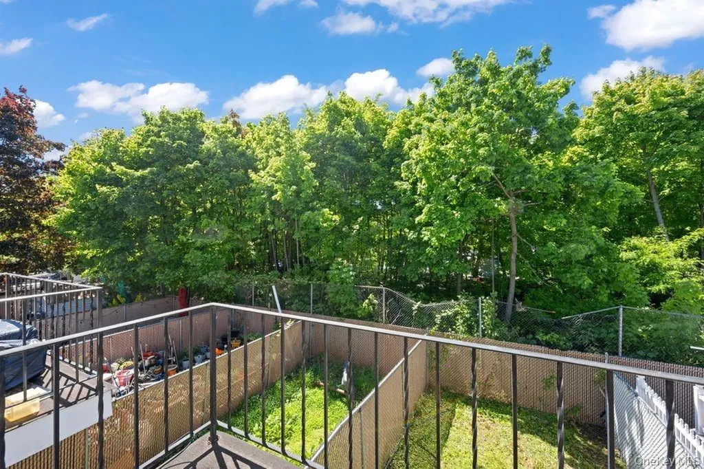 84 Long Pond Lane Staten Island NY 10304