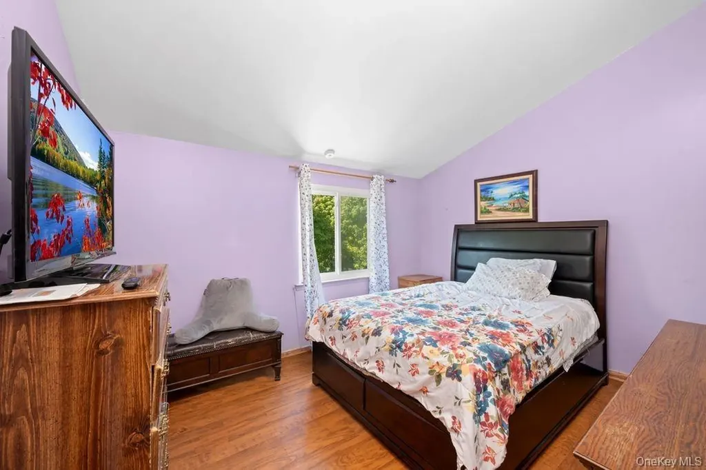 84 Long Pond Lane Staten Island NY 10304