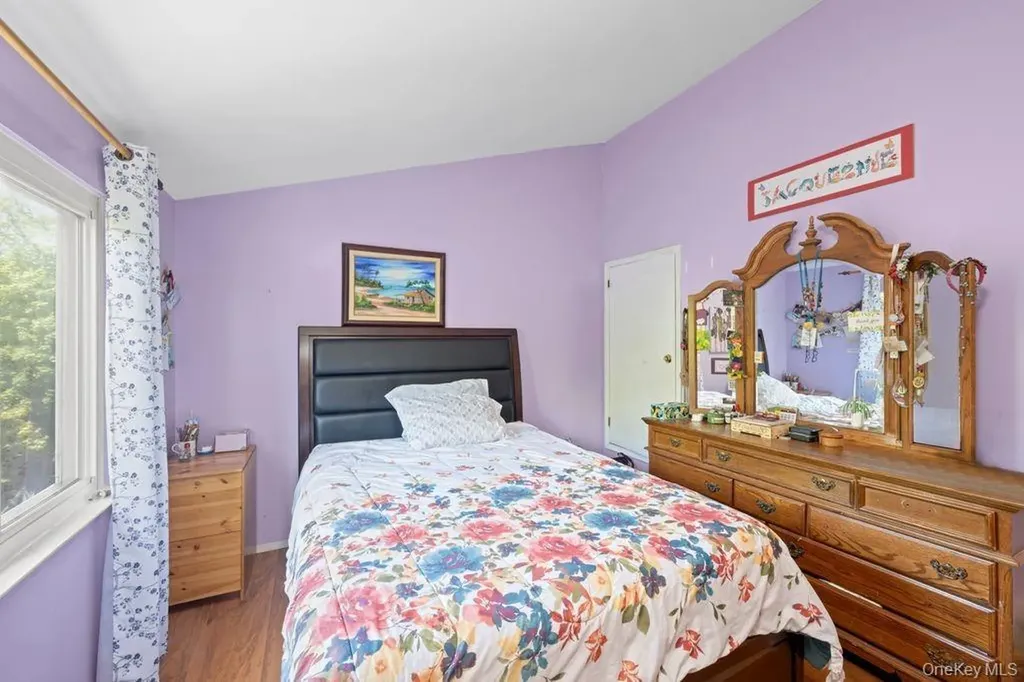 84 Long Pond Lane Staten Island NY 10304