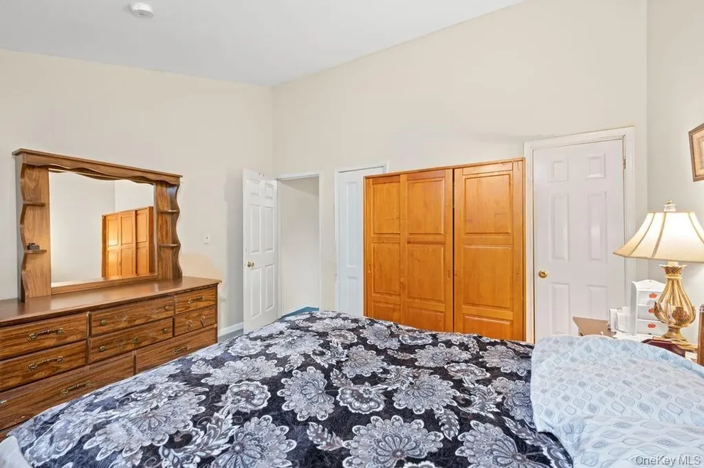 84 Long Pond Lane Staten Island NY 10304