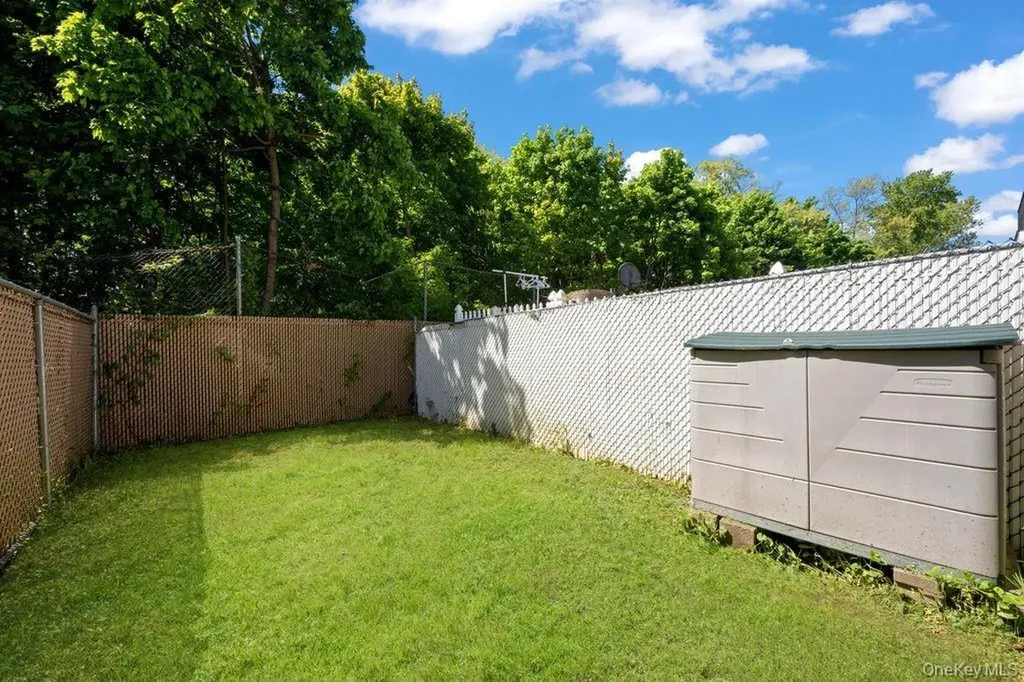 84 Long Pond Lane Staten Island NY 10304