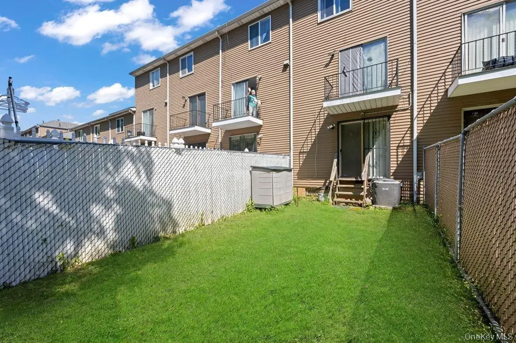 84 Long Pond Lane Staten Island NY 10304