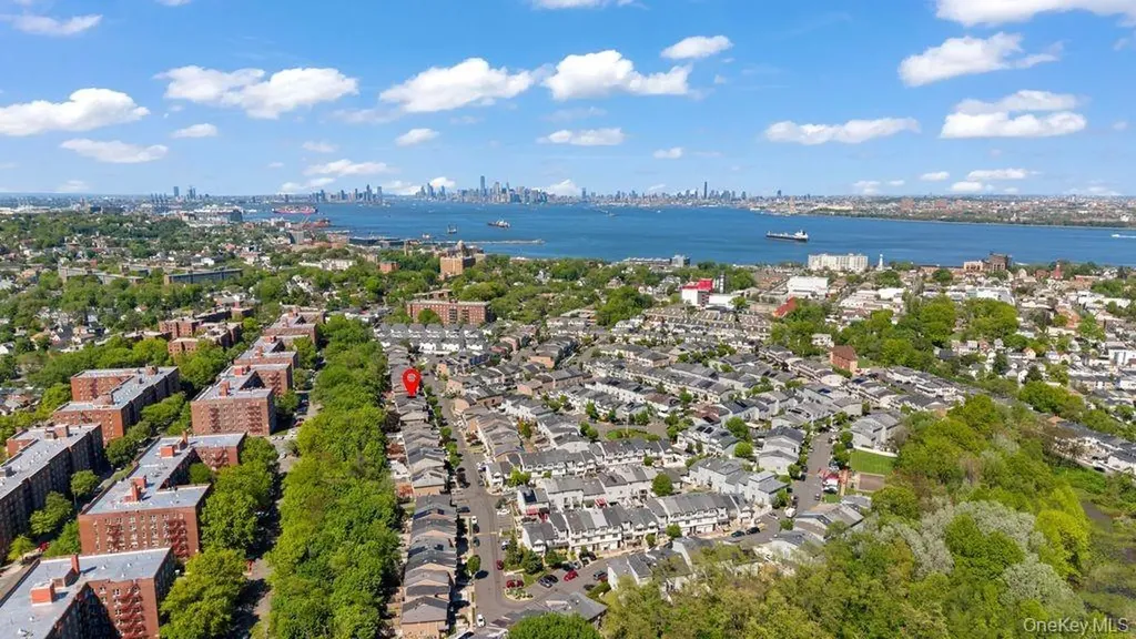 84 Long Pond Lane Staten Island NY 10304