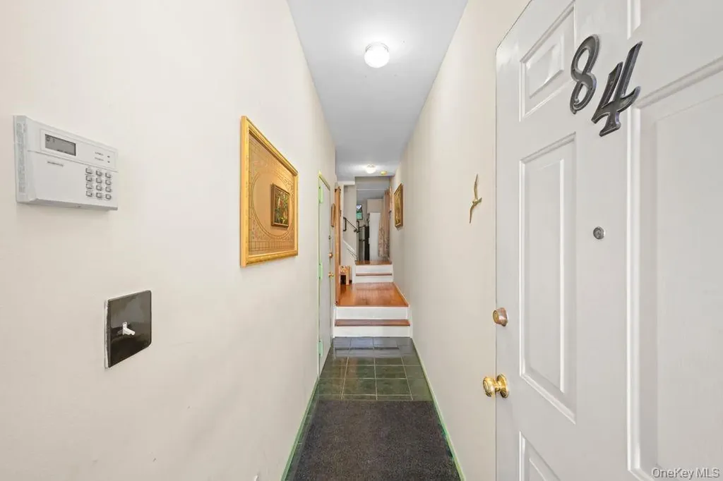 84 Long Pond Lane Staten Island NY 10304