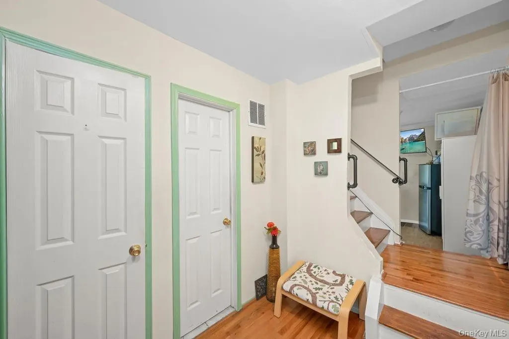 84 Long Pond Lane Staten Island NY 10304