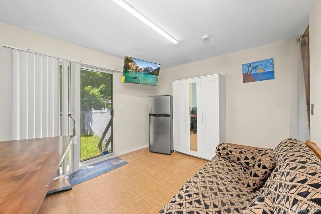 84 Long Pond Lane Staten Island NY 10304