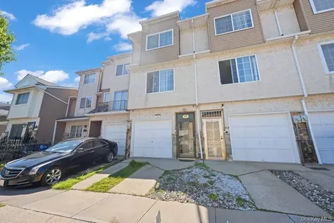 84 Long Pond Lane Staten Island NY 10304