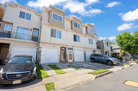 84 Long Pond Lane Staten Island NY 10304