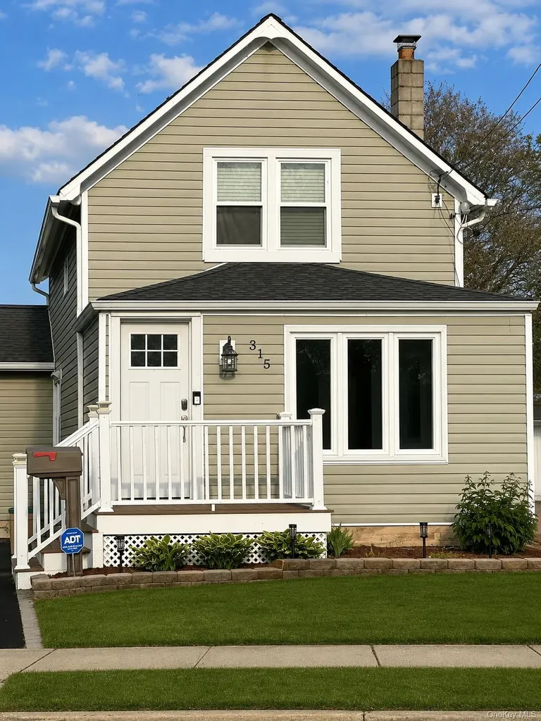 315 Grant Avenue Islip NY 11751