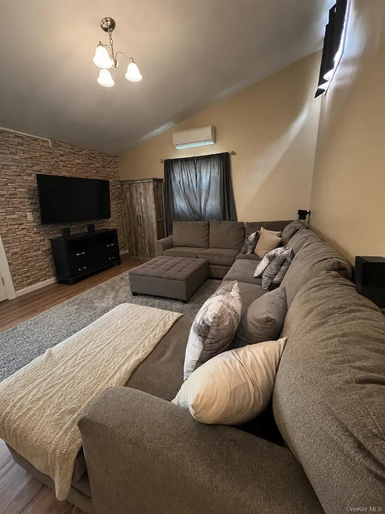 315 Grant Avenue Islip NY 11751