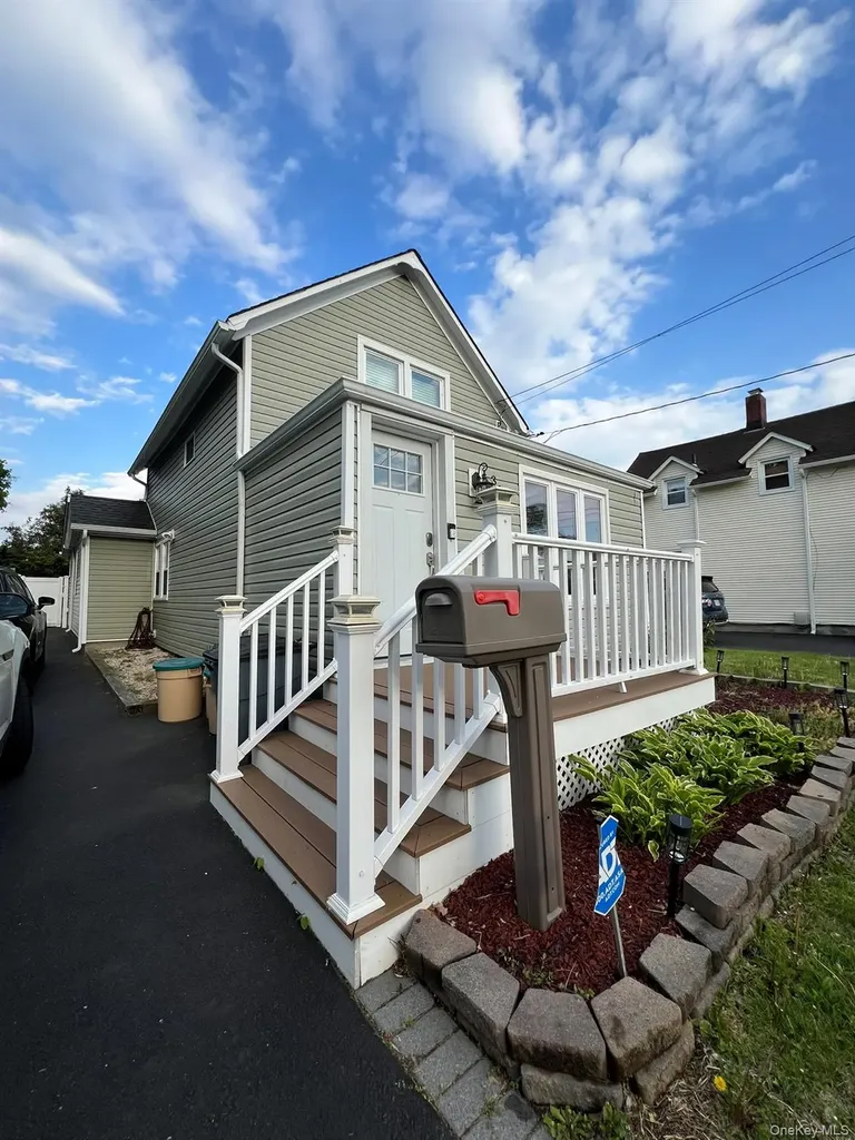 315 Grant Avenue Islip NY 11751