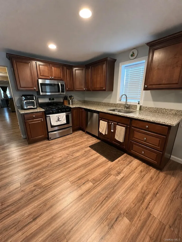 315 Grant Avenue Islip NY 11751