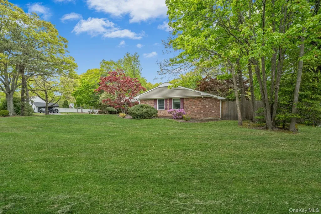 35 Pembrook Drive Stony Brook NY 11790