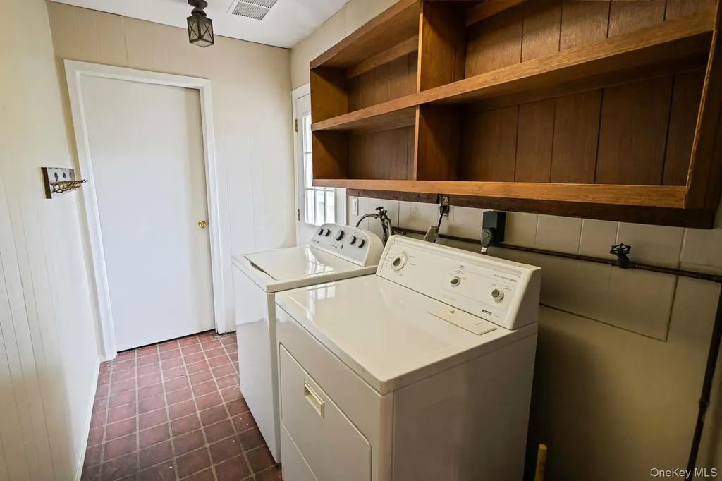 35 Pembrook Drive Stony Brook NY 11790