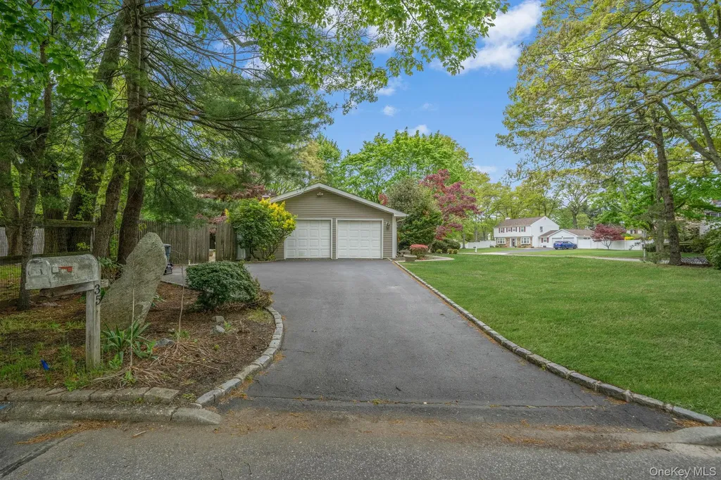 35 Pembrook Drive Stony Brook NY 11790