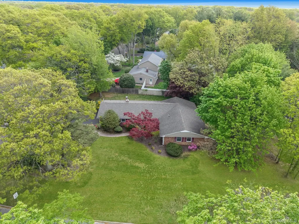 35 Pembrook Drive Stony Brook NY 11790