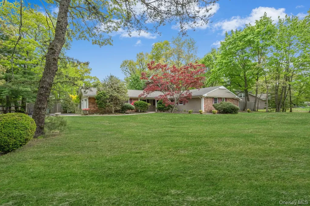35 Pembrook Drive Stony Brook NY 11790
