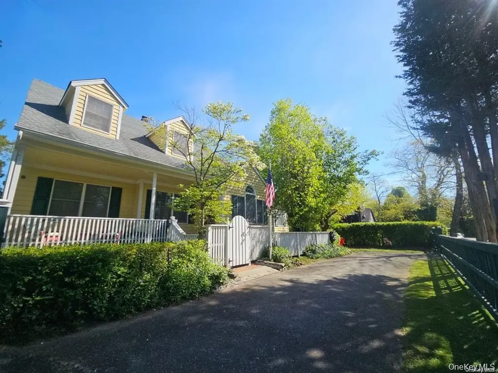 10 Phyllis Road Mastic Beach NY 11951