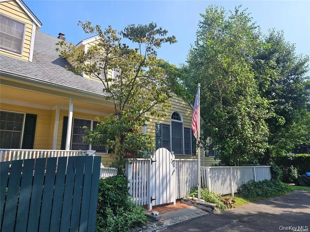 10 Phyllis Road Mastic Beach NY 11951
