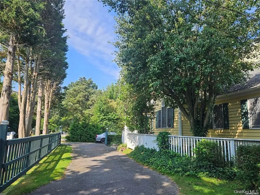 10 Phyllis Road Mastic Beach NY 11951