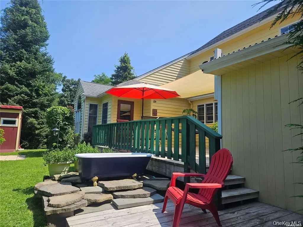 10 Phyllis Road Mastic Beach NY 11951