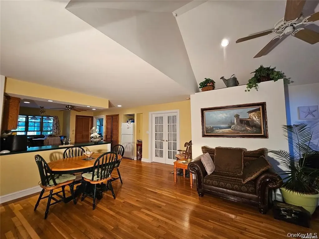 10 Phyllis Road Mastic Beach NY 11951