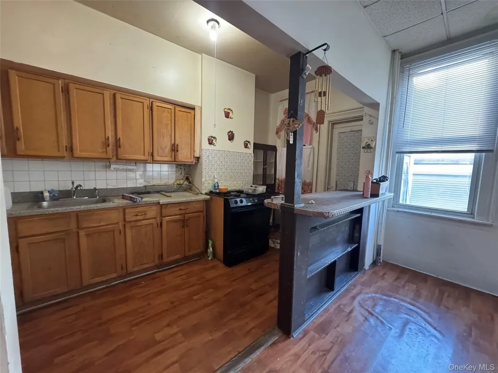 6353 60th Place Ridgewood NY 11385