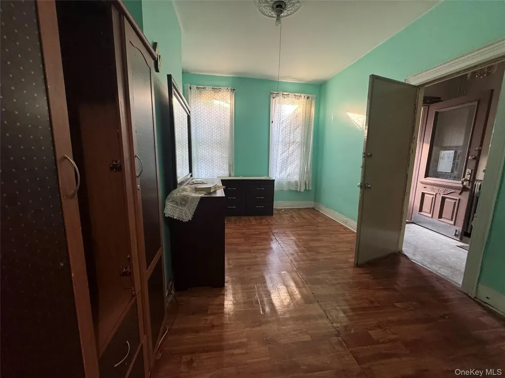 6353 60th Place Ridgewood NY 11385