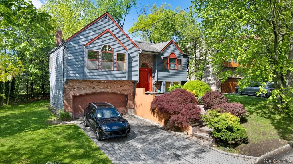 284 Schenck Avenue Great Neck NY 11021