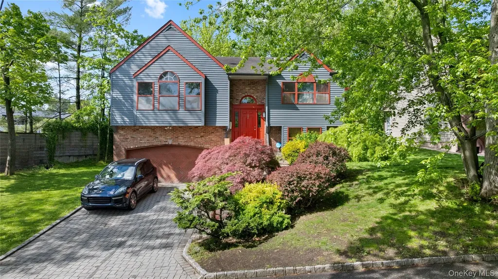 284 Schenck Avenue Great Neck NY 11021