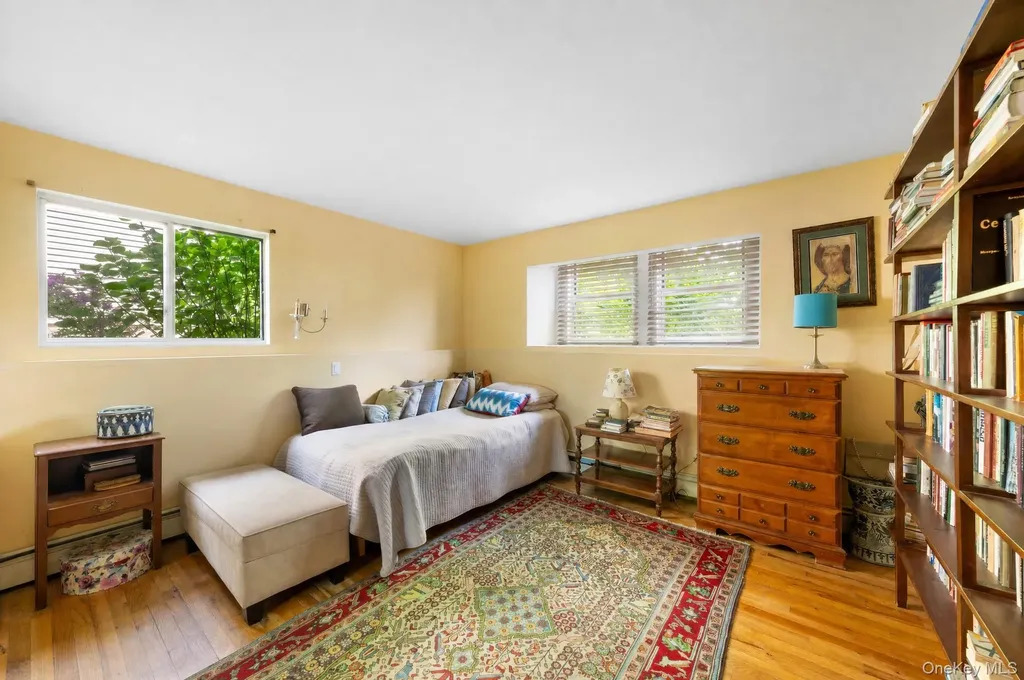 284 Schenck Avenue Great Neck NY 11021