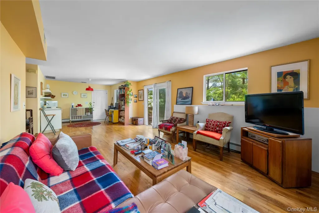 284 Schenck Avenue Great Neck NY 11021