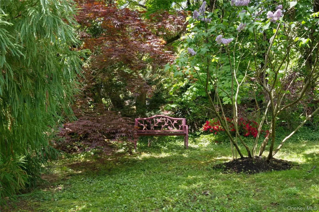 284 Schenck Avenue Great Neck NY 11021